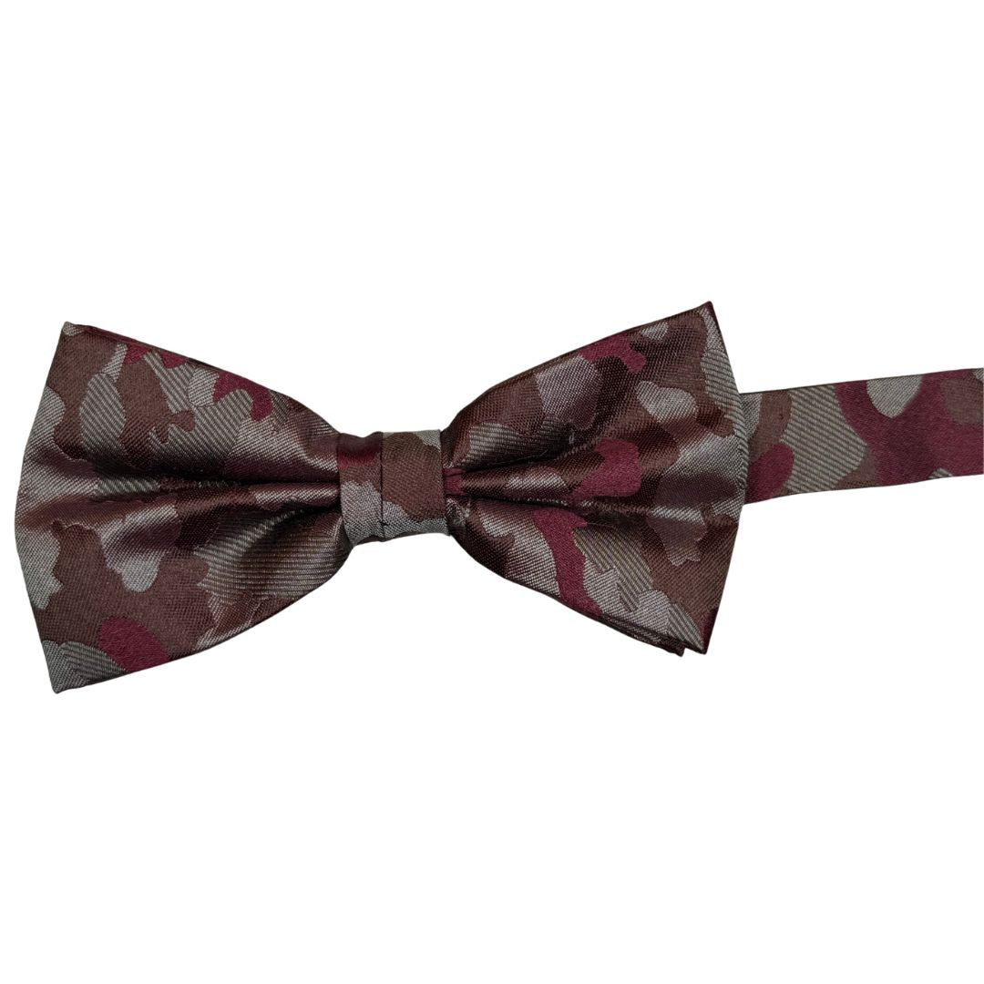 Papillon seta fantasia camouflage annodato a mano con raffinata cura sartoriale