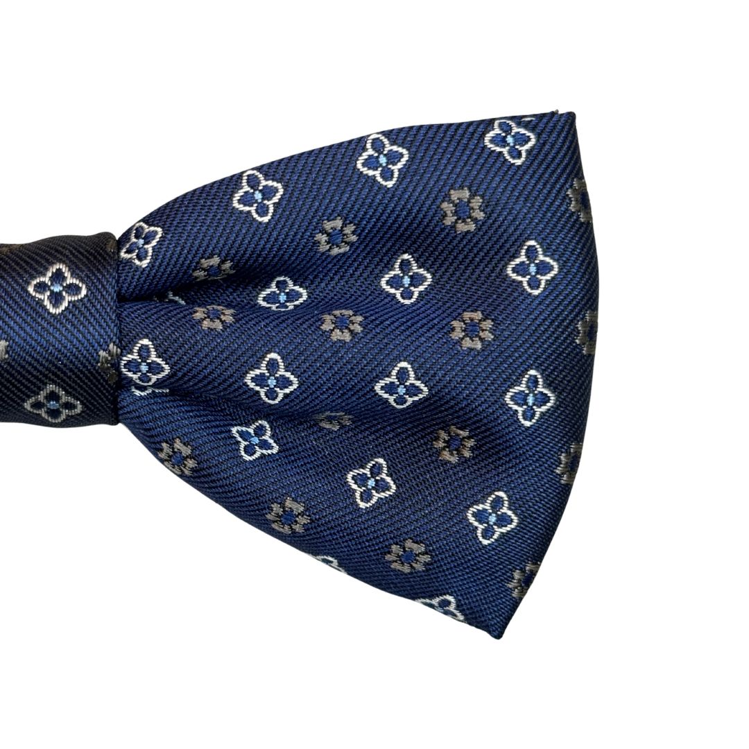 Papillon disegno quadrifoglio e fiori in seta annodato con finitura sartoriale