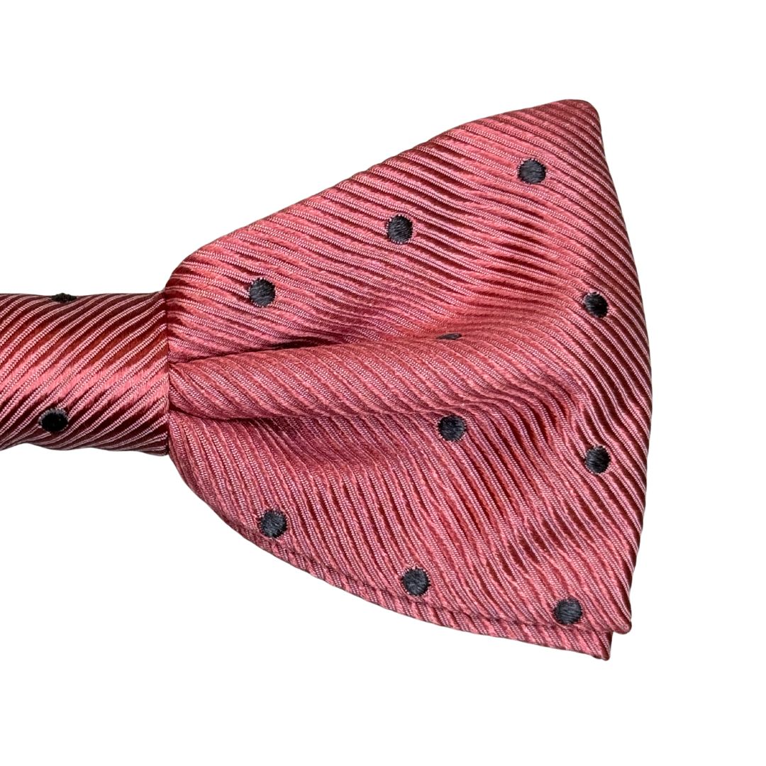 Papillon in seta faille pois annodato a mano con lavorazione sartoriale