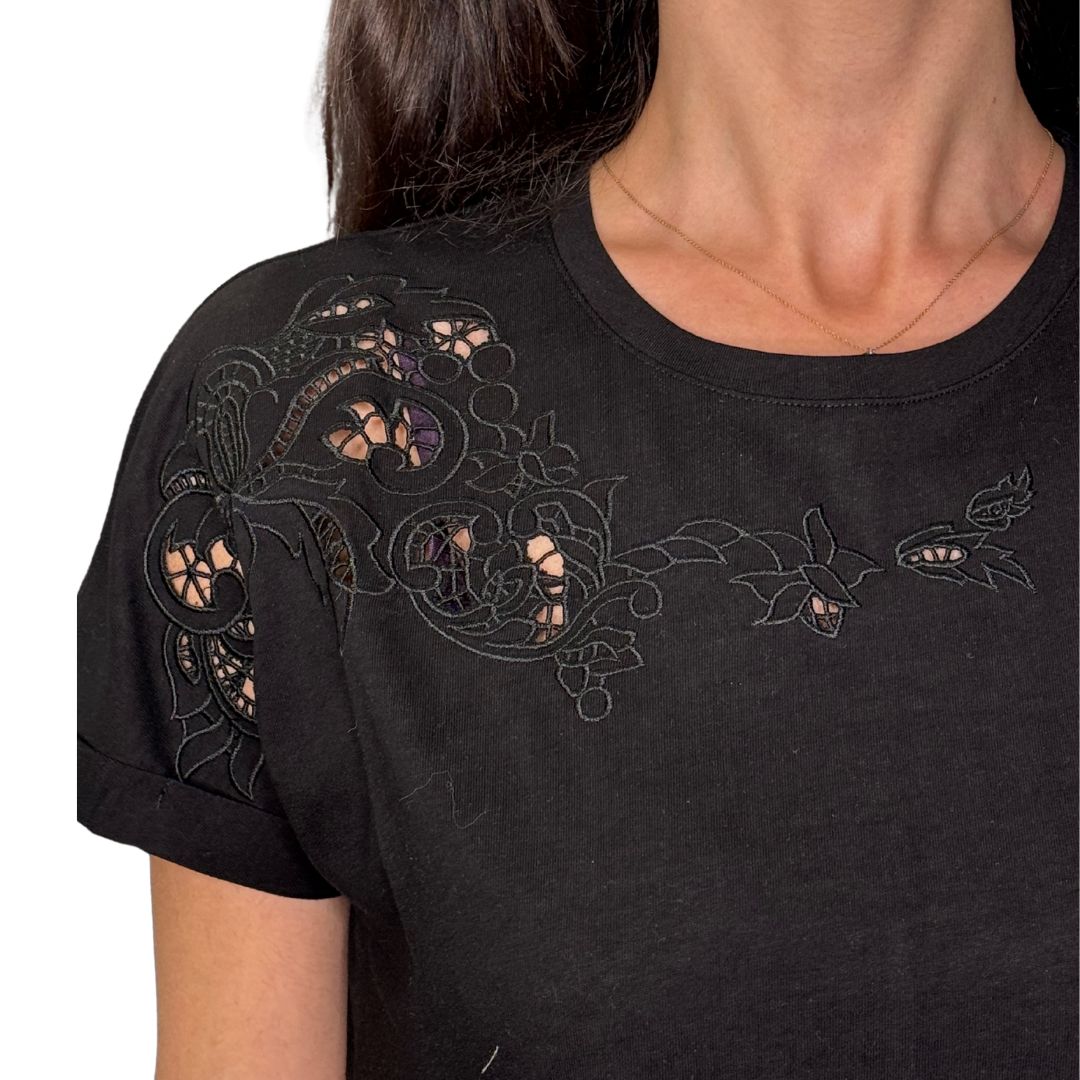 T-shirt donna con ricamo ad intaglio
