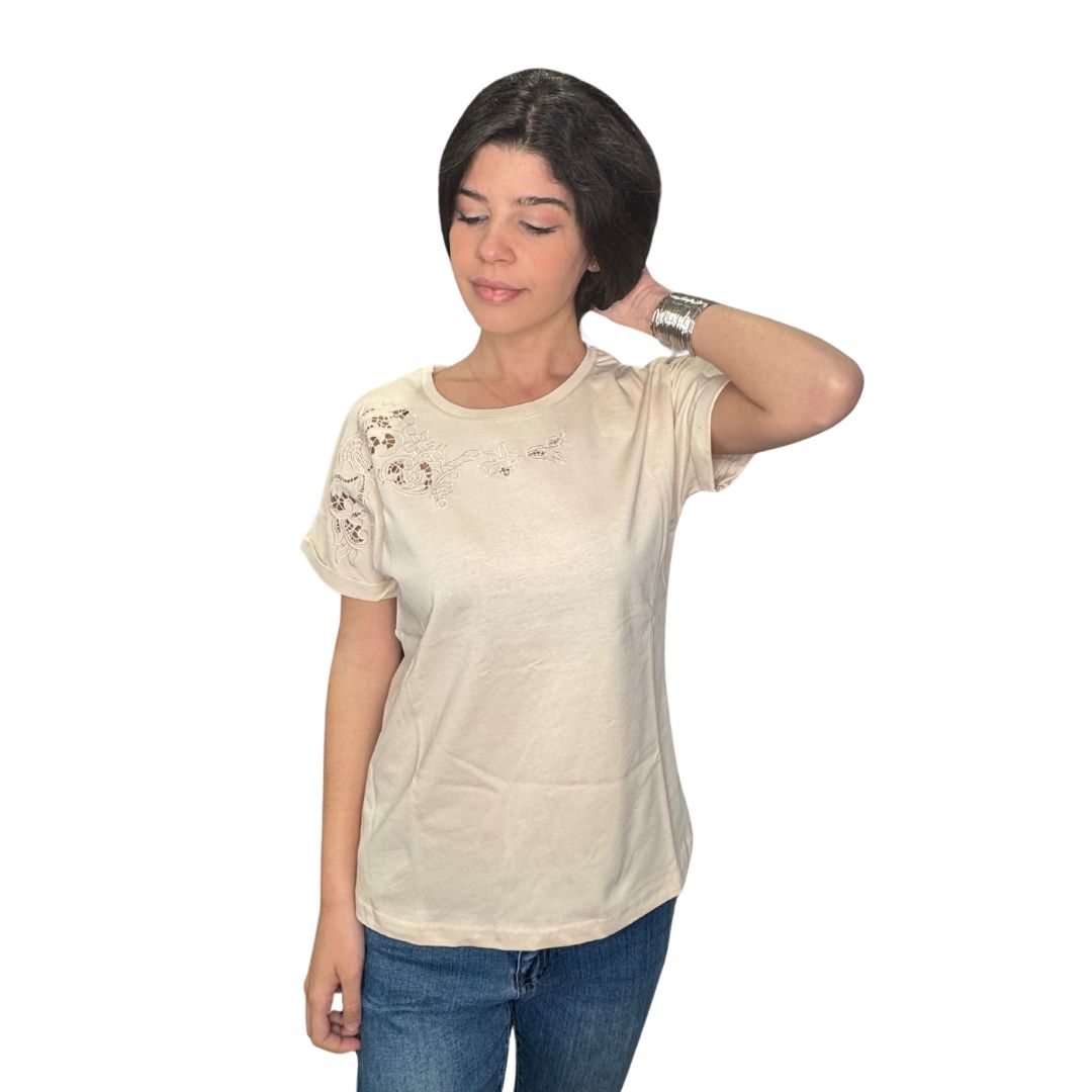 T-shirt donna con ricamo ad intaglio