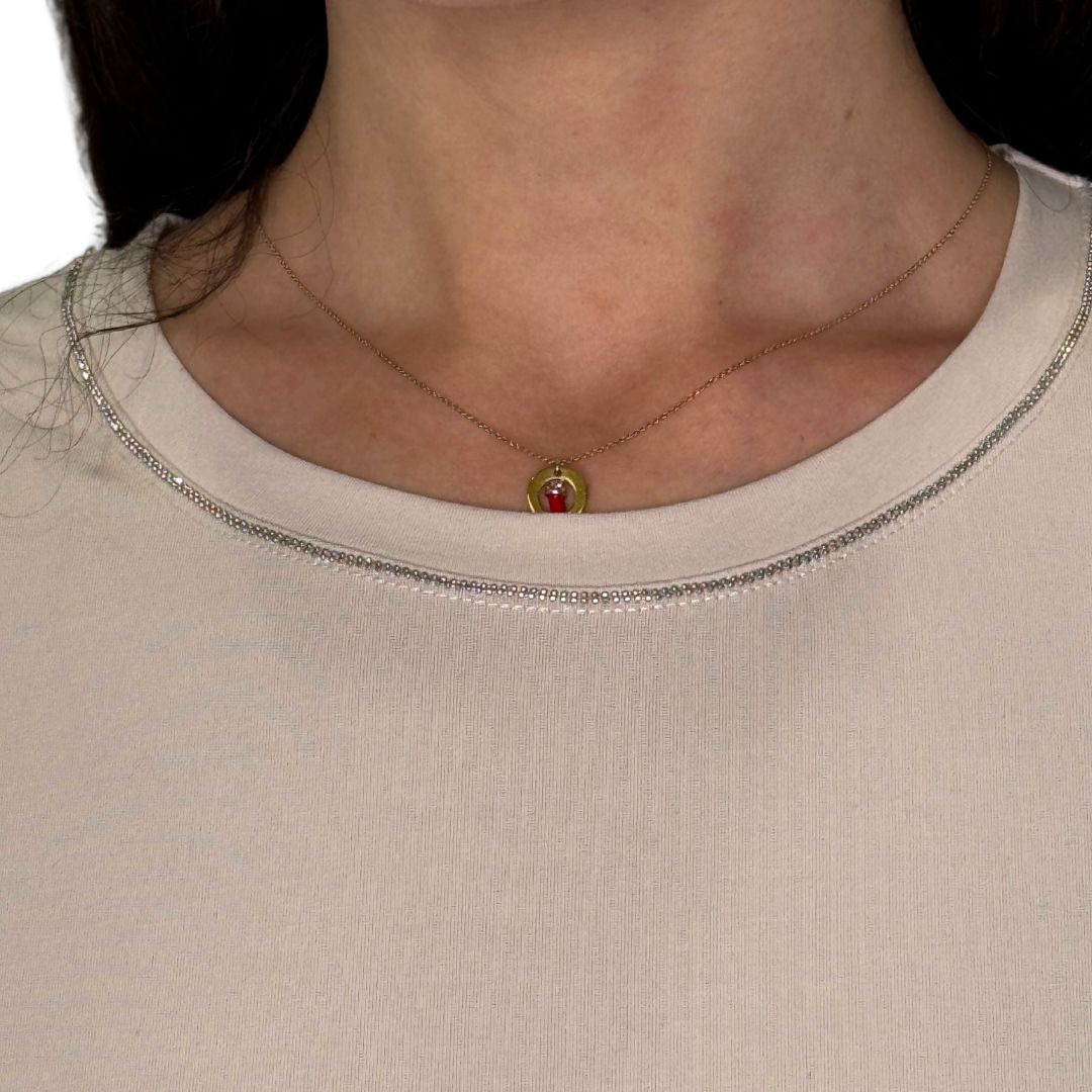 T-shirt donna con catena collo argento