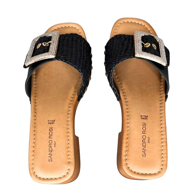 Sandalo donna con tacco largo fibbia gioiello tomaia in rafia