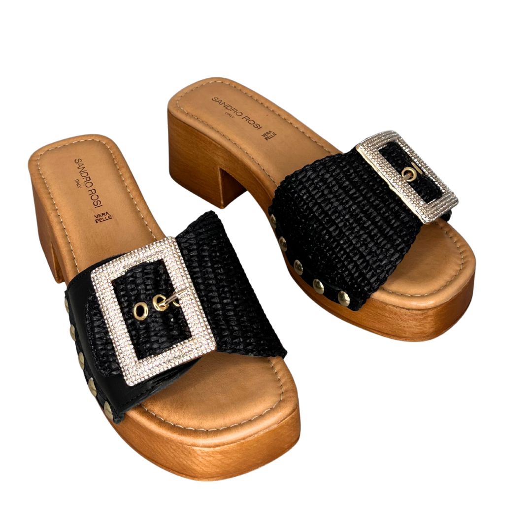 Sandalo donna con tacco largo fibbia gioiello tomaia in rafia