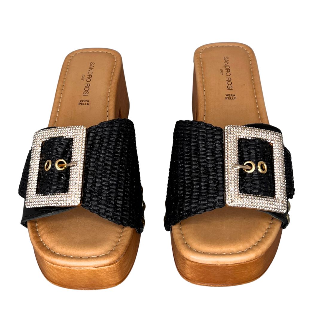 Sandalo donna con tacco largo fibbia gioiello tomaia in rafia