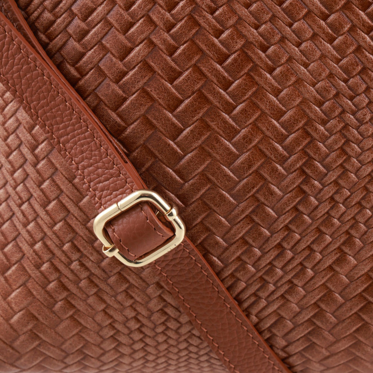 Borsa intrecciata a mano con tracolla