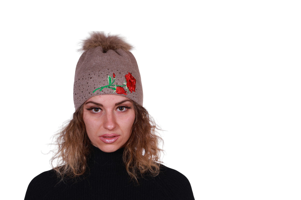 Cappello con Pon Pon rosa e brillantini