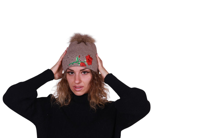 Cappello con Pon Pon rosa e brillantini