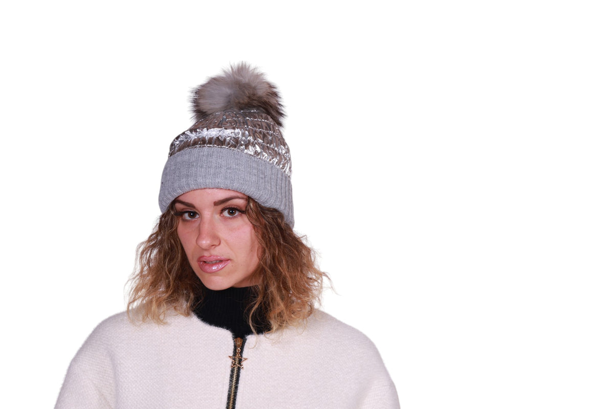 Cappello pon pon trapuntato argento