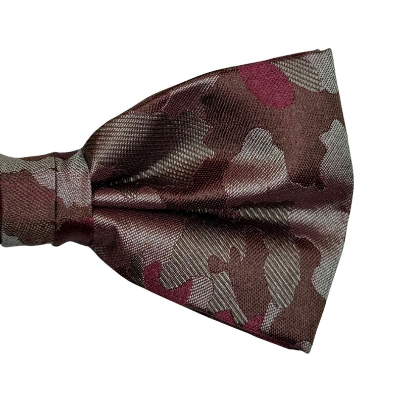 Papillon seta fantasia camouflage annodato a mano con raffinata cura sartoriale