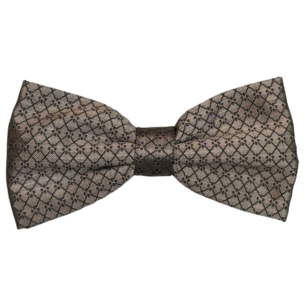 Papillon in seta fantasia rombi e fiori annodato a mano con finitura sartoriale