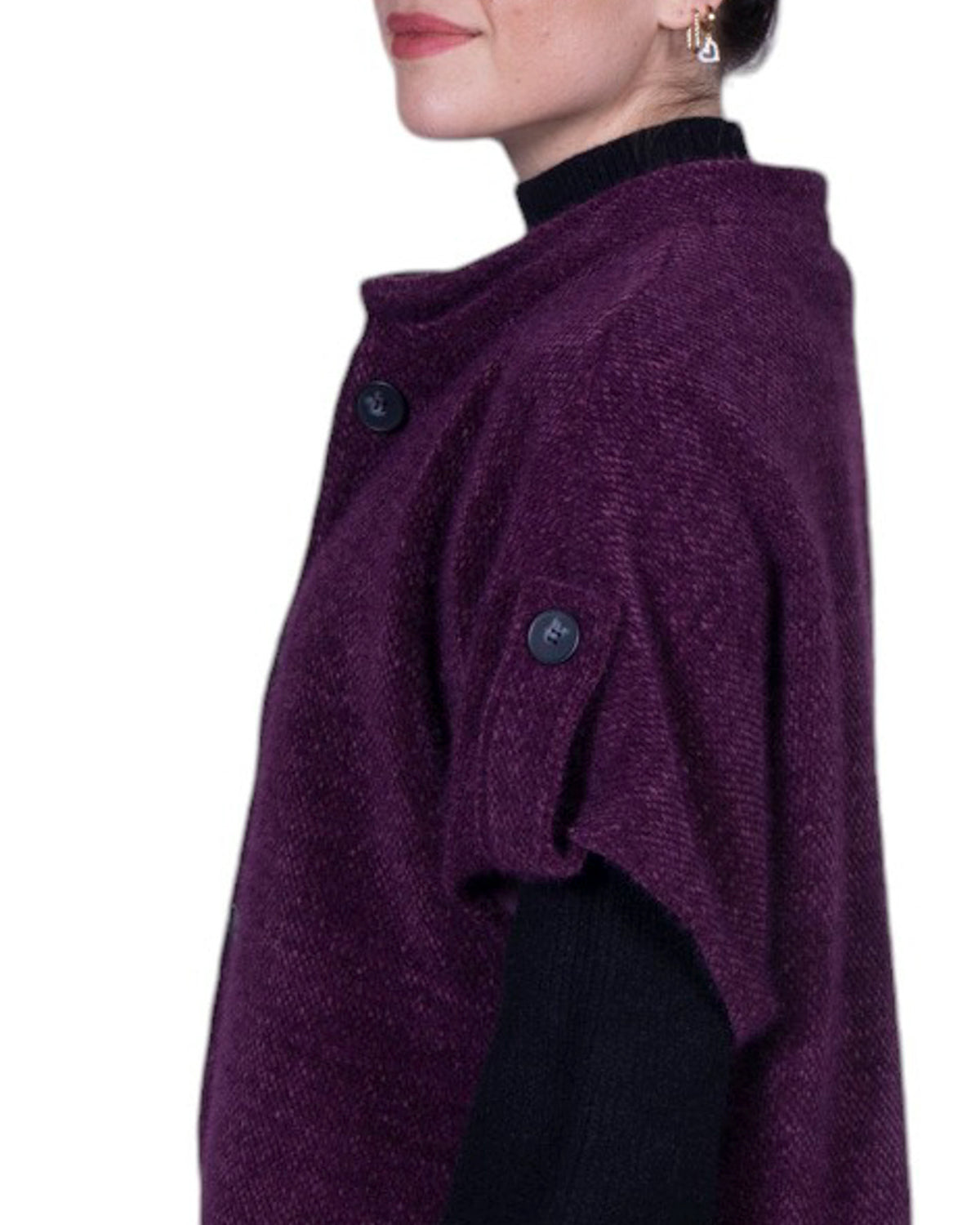 Cappa donna con chiusura a 3 bottoni e maniche 3/4 risvoltabili con alamaro