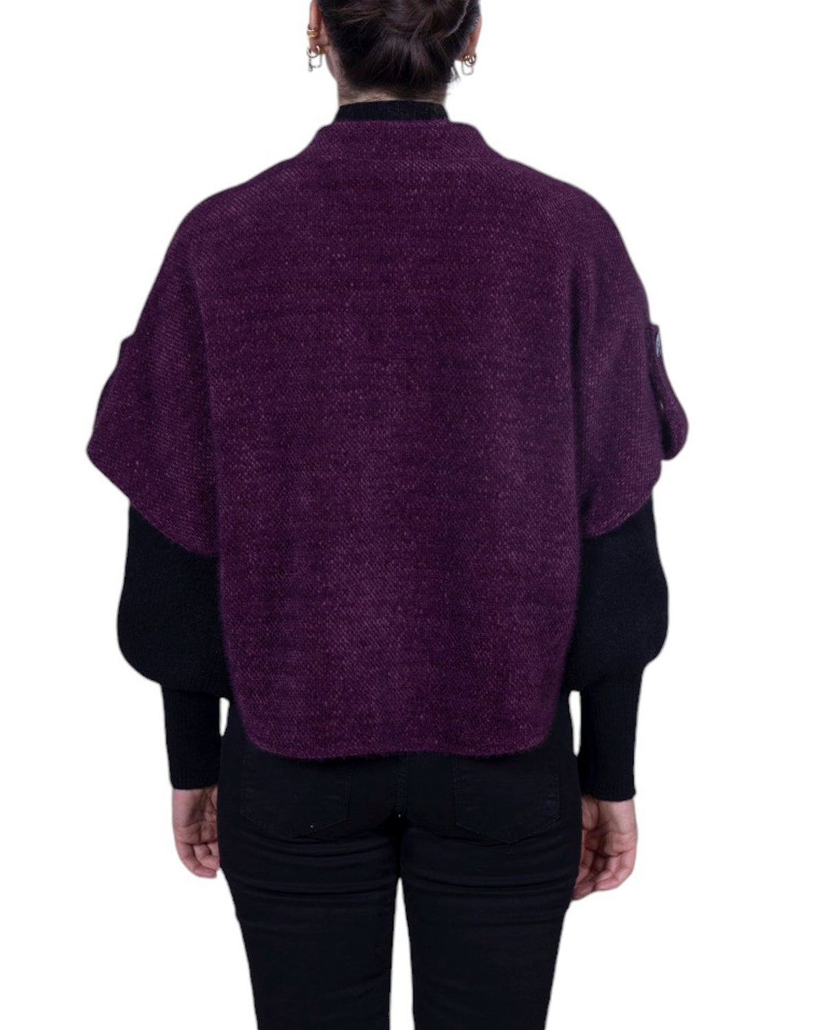 Cappa donna con chiusura a 3 bottoni e maniche 3/4 risvoltabili con alamaro