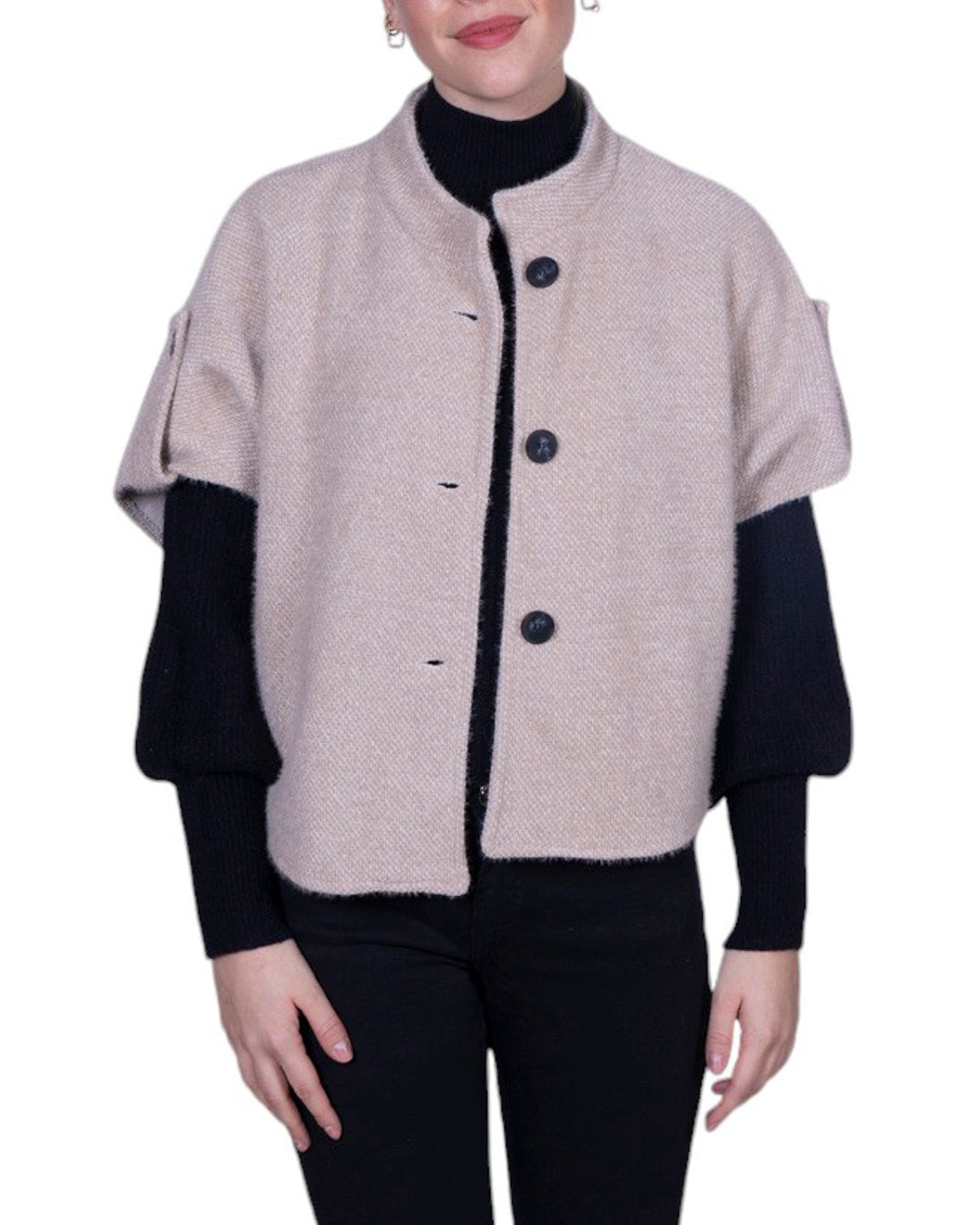 Cappa donna con chiusura a 3 bottoni e maniche 3/4 risvoltabili con alamaro