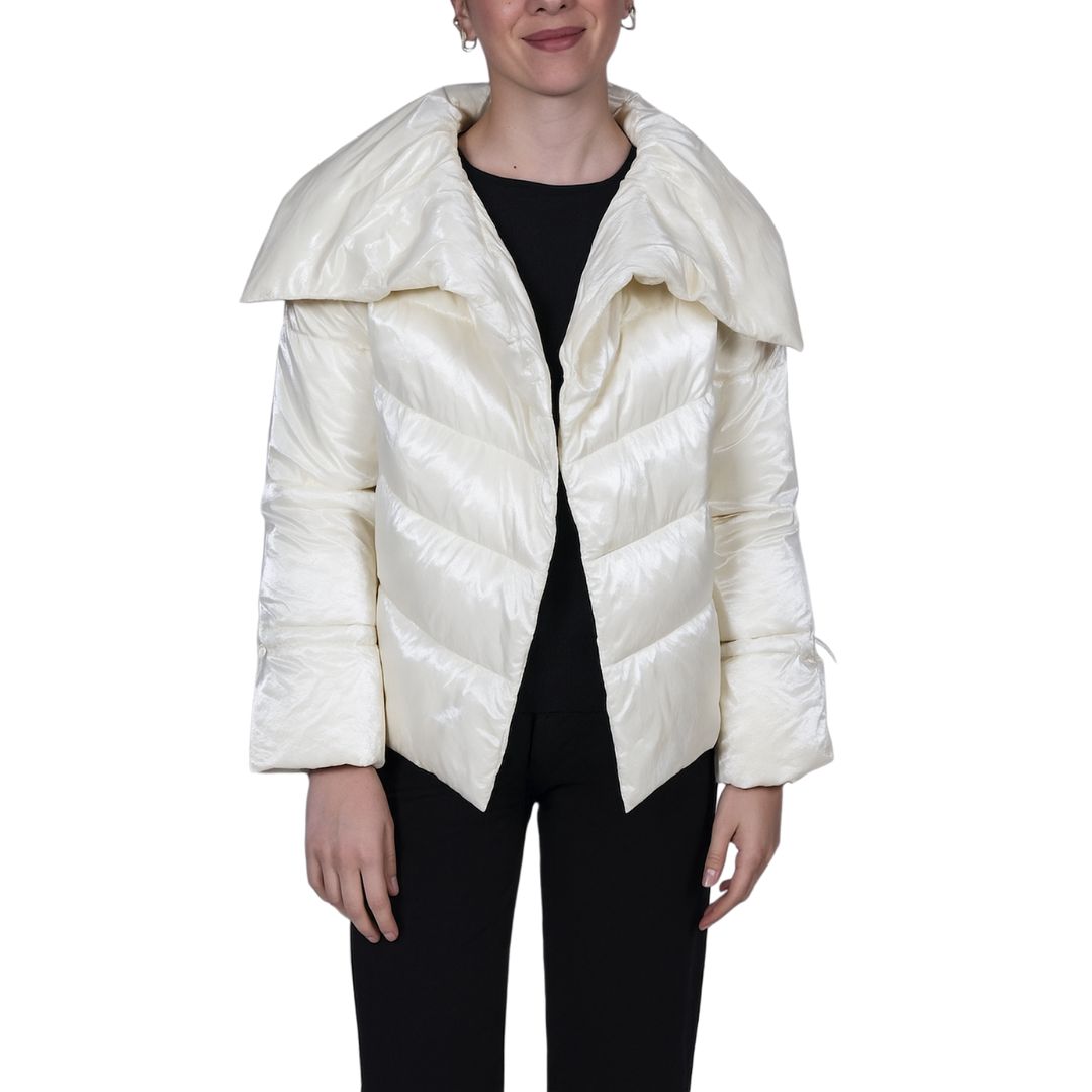 Giubbino bomber metallizzato effetto lucido con maxi collo e chiusura zip