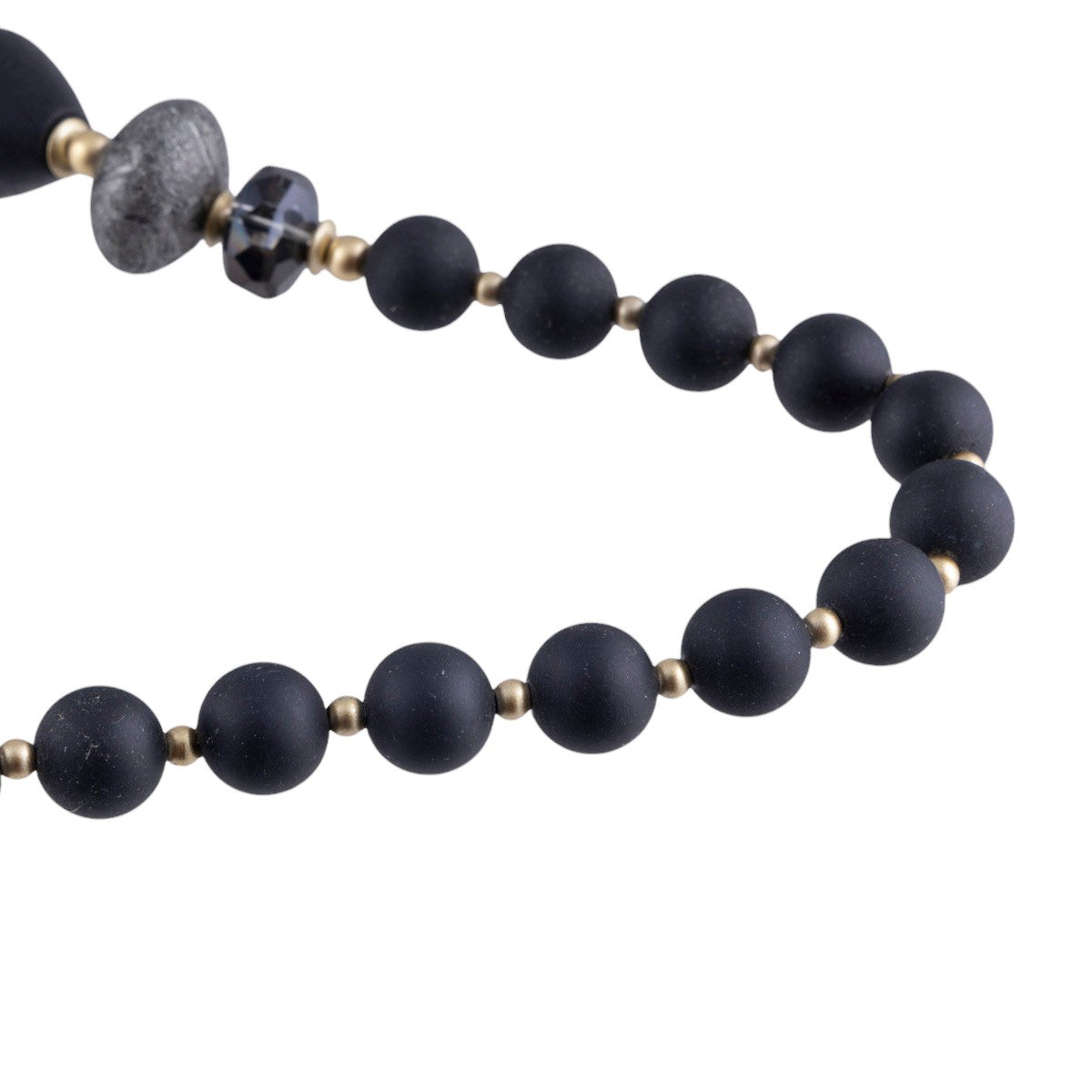 Collana con catena intrecciata in tessuto e palline decorative effetto opaco