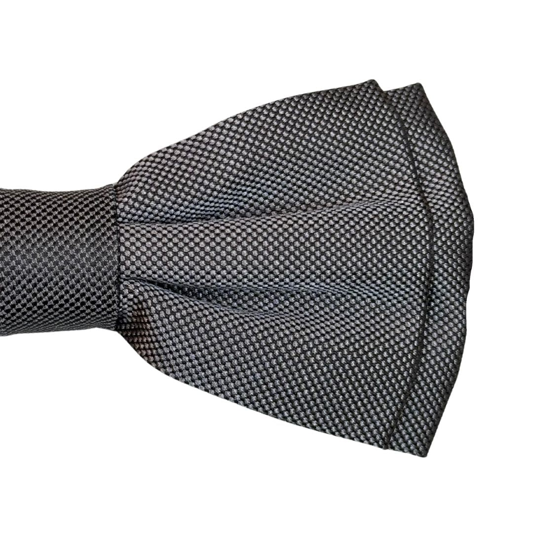 Papillon in seta oxford annodato a mano con texture microtrama e profilo in tono