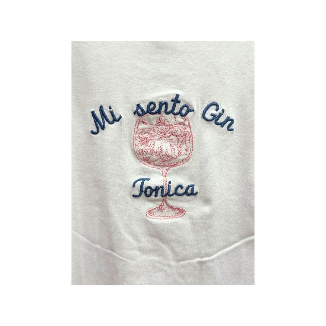 T-shirt ricamata con scritta "Mi sento gin tonica" 100% cotone
