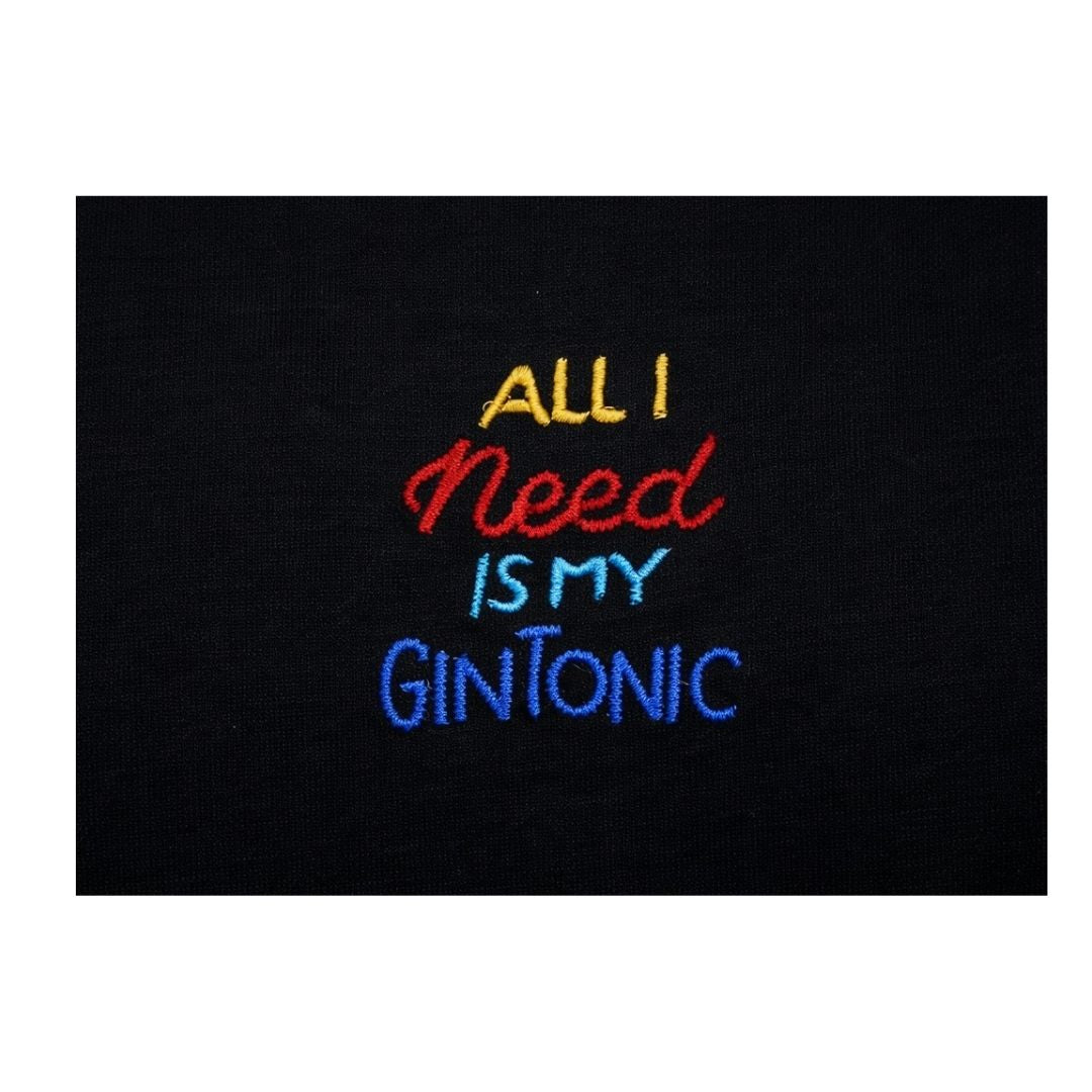 T-shirt ricamata con scritta "All I need is my gin tonic" 100% cotone