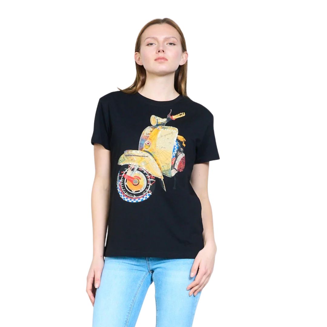 T-shirt donna a maniche corte con disegno vespa gialla e strass Made in Italy