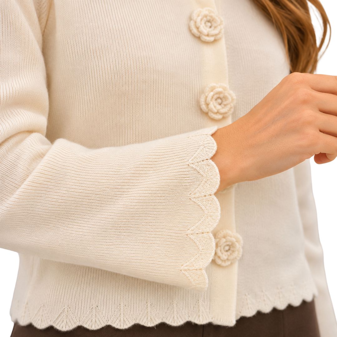 Cardigan donna con bottoni fiore scollo tondo  e manica smerlata misto lana