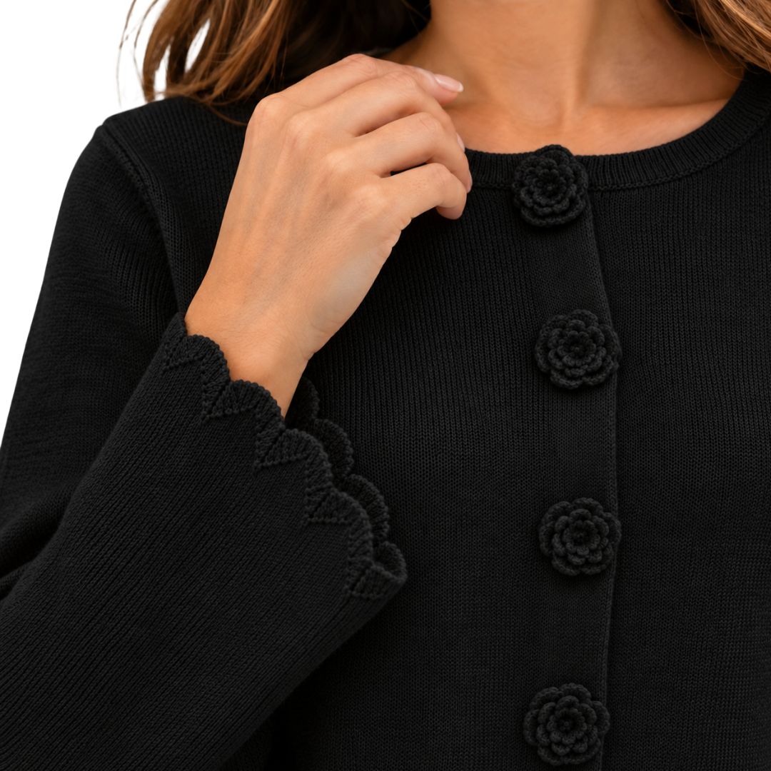 Cardigan donna con bottoni fiore scollo tondo  e manica smerlata misto lana