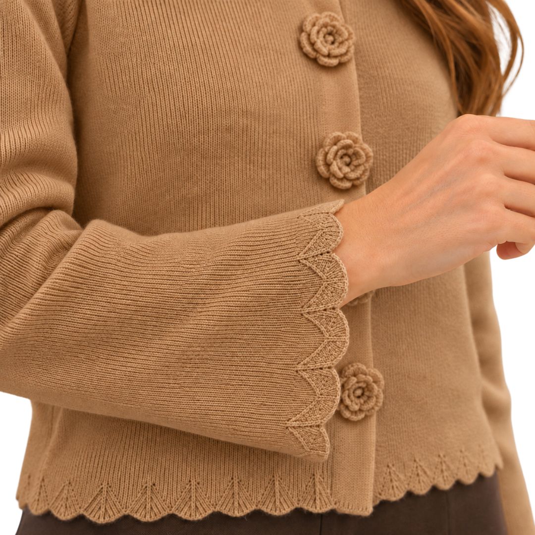 Cardigan donna con bottoni fiore scollo tondo  e manica smerlata misto lana