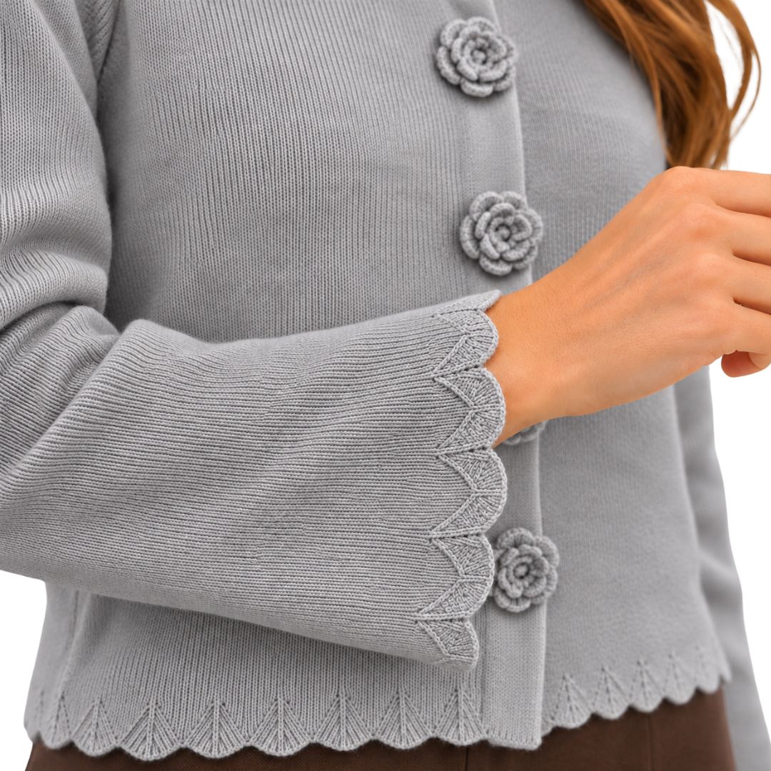 Cardigan donna con bottoni fiore scollo tondo  e manica smerlata misto lana