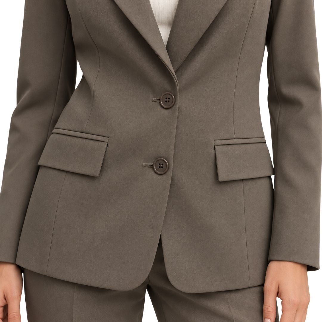 Blazer donna monopetto 2 bottoni, con applicazione tasche frontali in tessuto