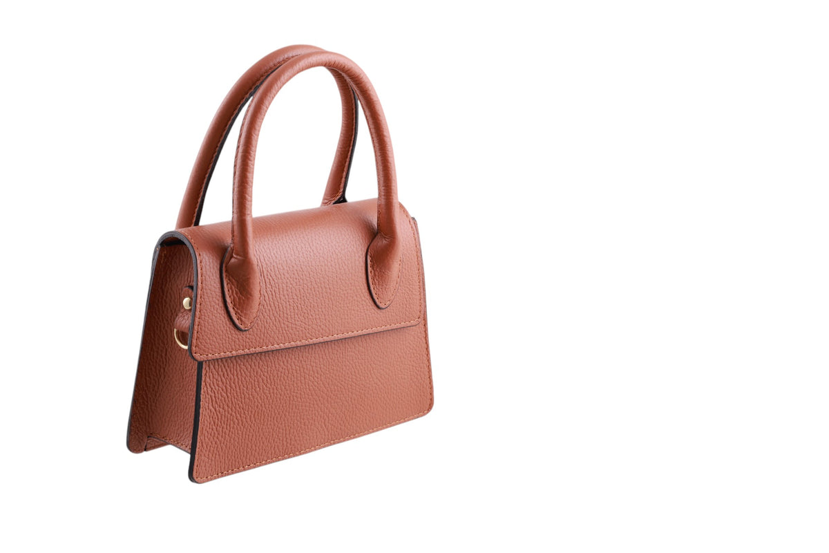 Borsa trapezio in pelle martellata due manici semirigidi con tracolla regolabile