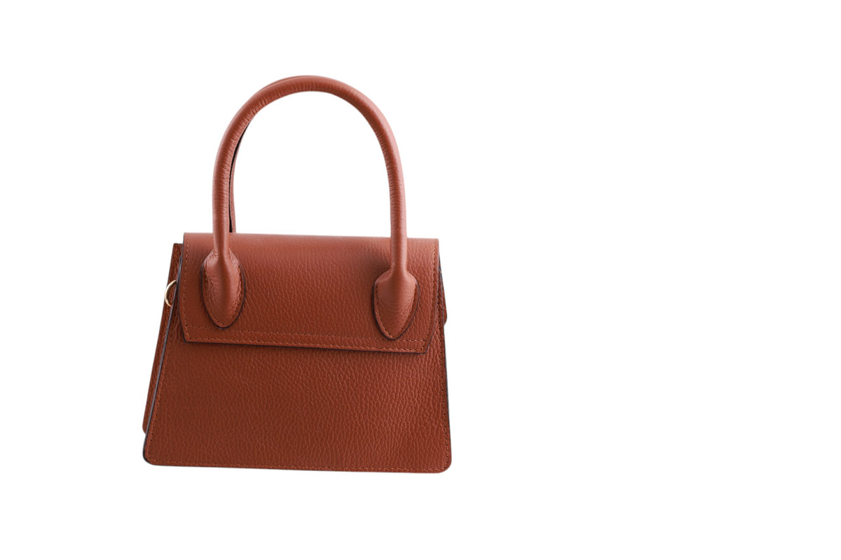 Borsa trapezio in pelle martellata due manici semirigidi con tracolla regolabile