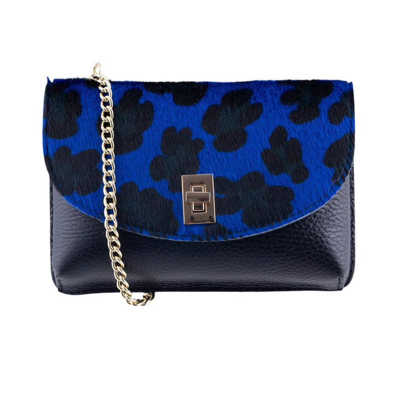 Borsina in pelle con patta in vero cavallino fantasia maculata