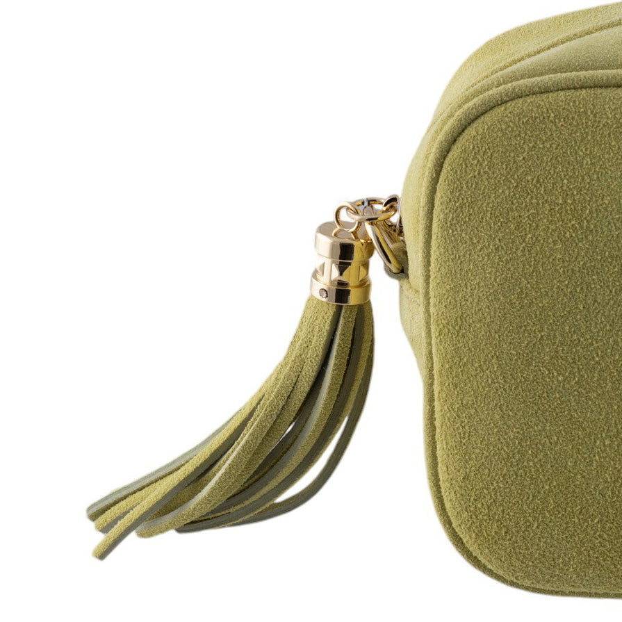 Borsa a tracolla vero camoscio, cursore a frangia laterale e chiusura con zip