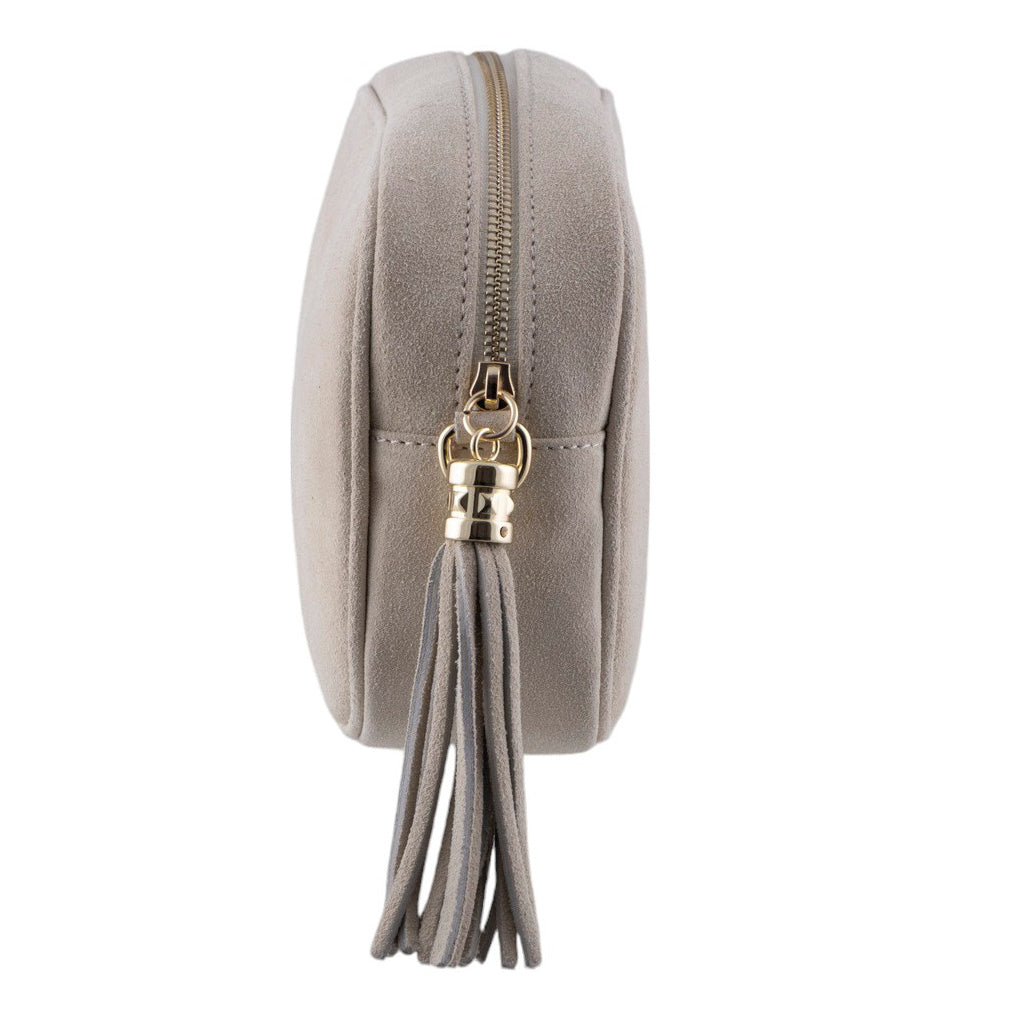 Borsa a tracolla vero camoscio, cursore a frangia laterale e chiusura con zip