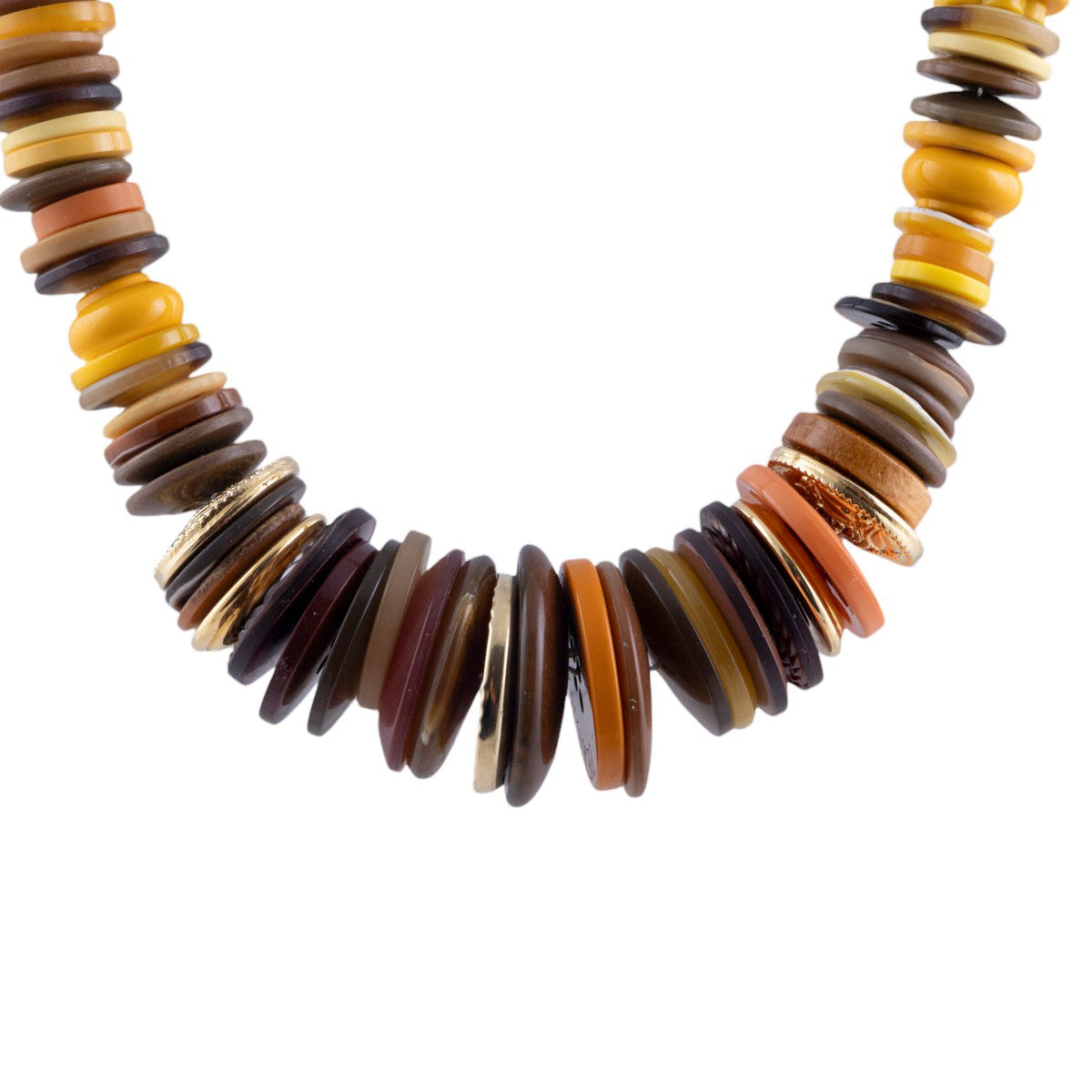 Collana artigianale con elementi a bottone multicolor su catena metallica