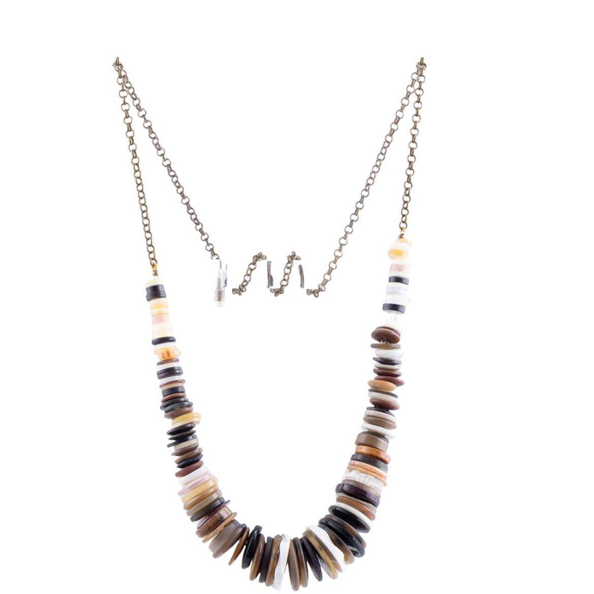 Collana artigianale con elementi a bottone multicolor su catena metallica