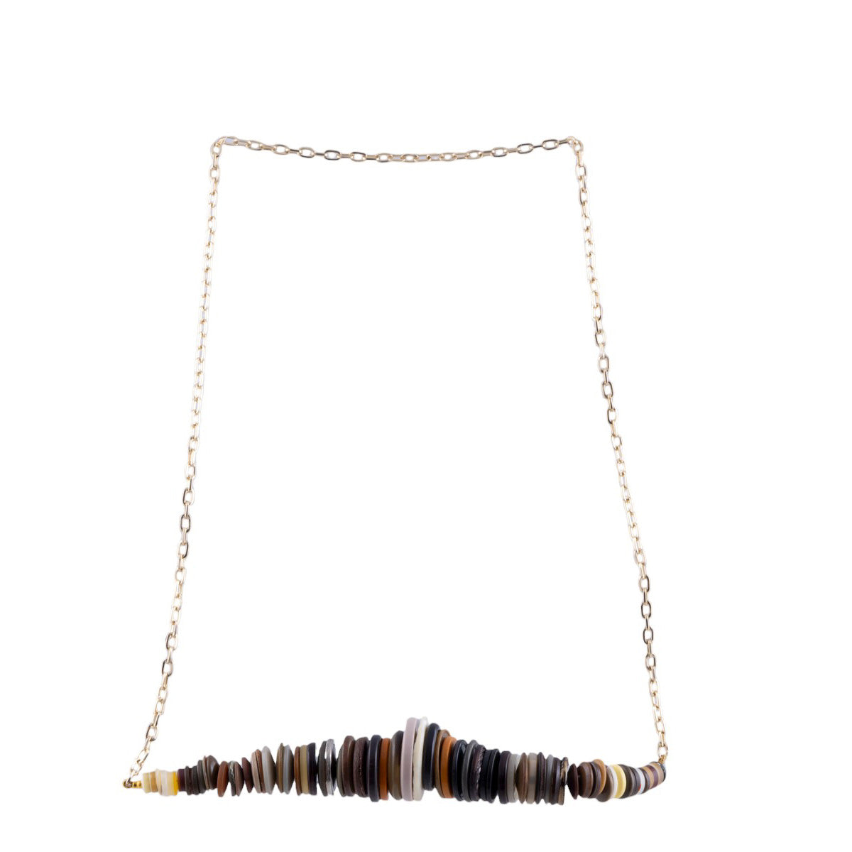 Collana artigianale con elementi a bottone multicolor su catena metallica